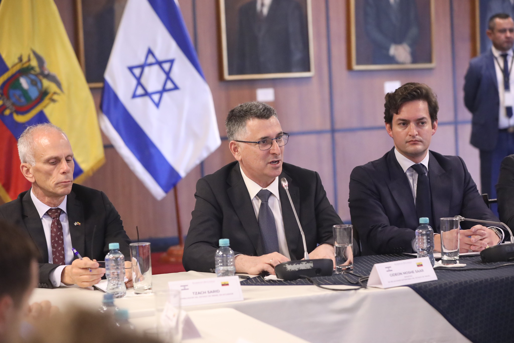 שר החוץ גדעון סער בקבוצת ידידות ישראל-אקוודור בקיטו, אוגוסט, 2026 (Fernando Sandoval/CC BY-SA 4.0)