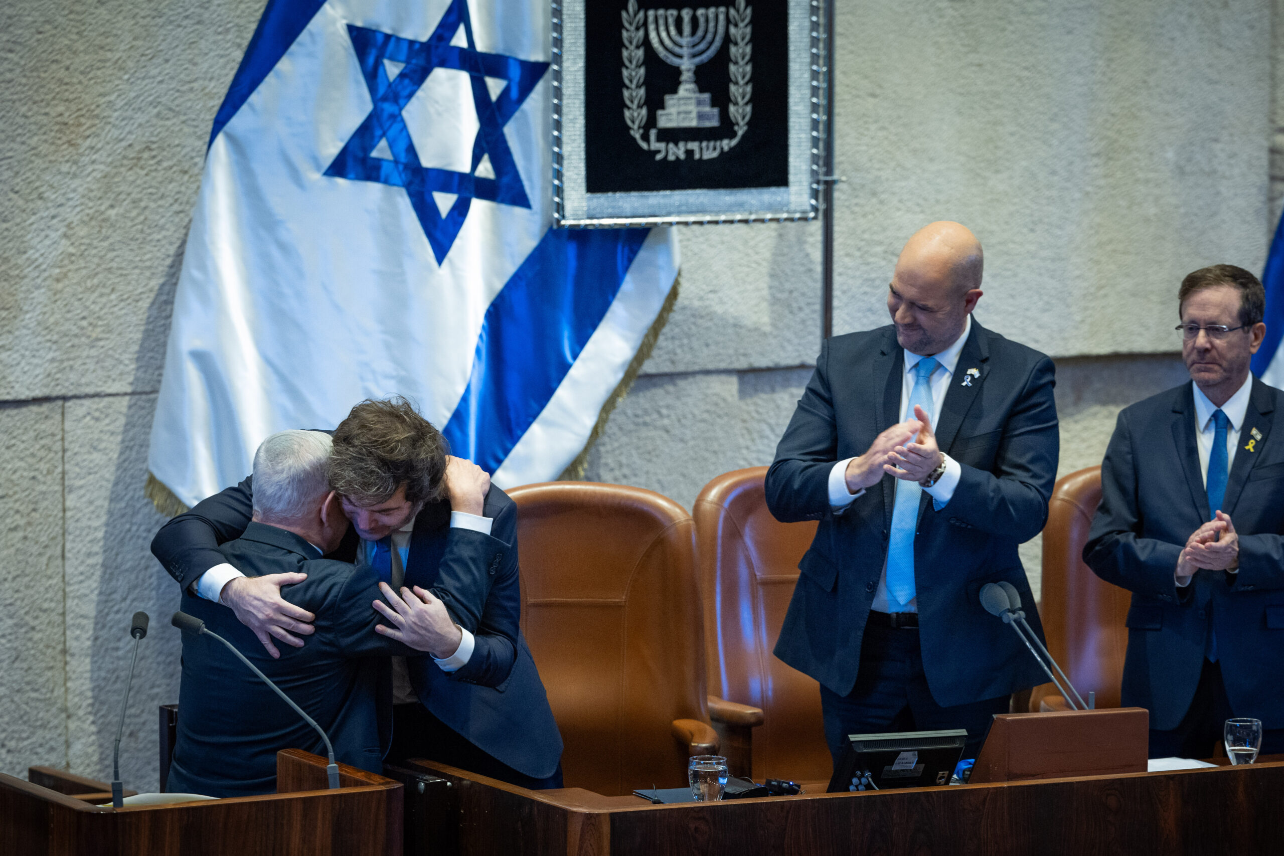 נשיא המדינה, יצחק הרצוג, יו"ר הכנסת, אמיר אוחנה, נשיא ארגנטינה, חאבייר מיליי וראש הממשלה, בנימין נתניהו בדיון מיוחד במליאה לכבוד האורח (צילום: יונתן זינדל, פלאש 90)
