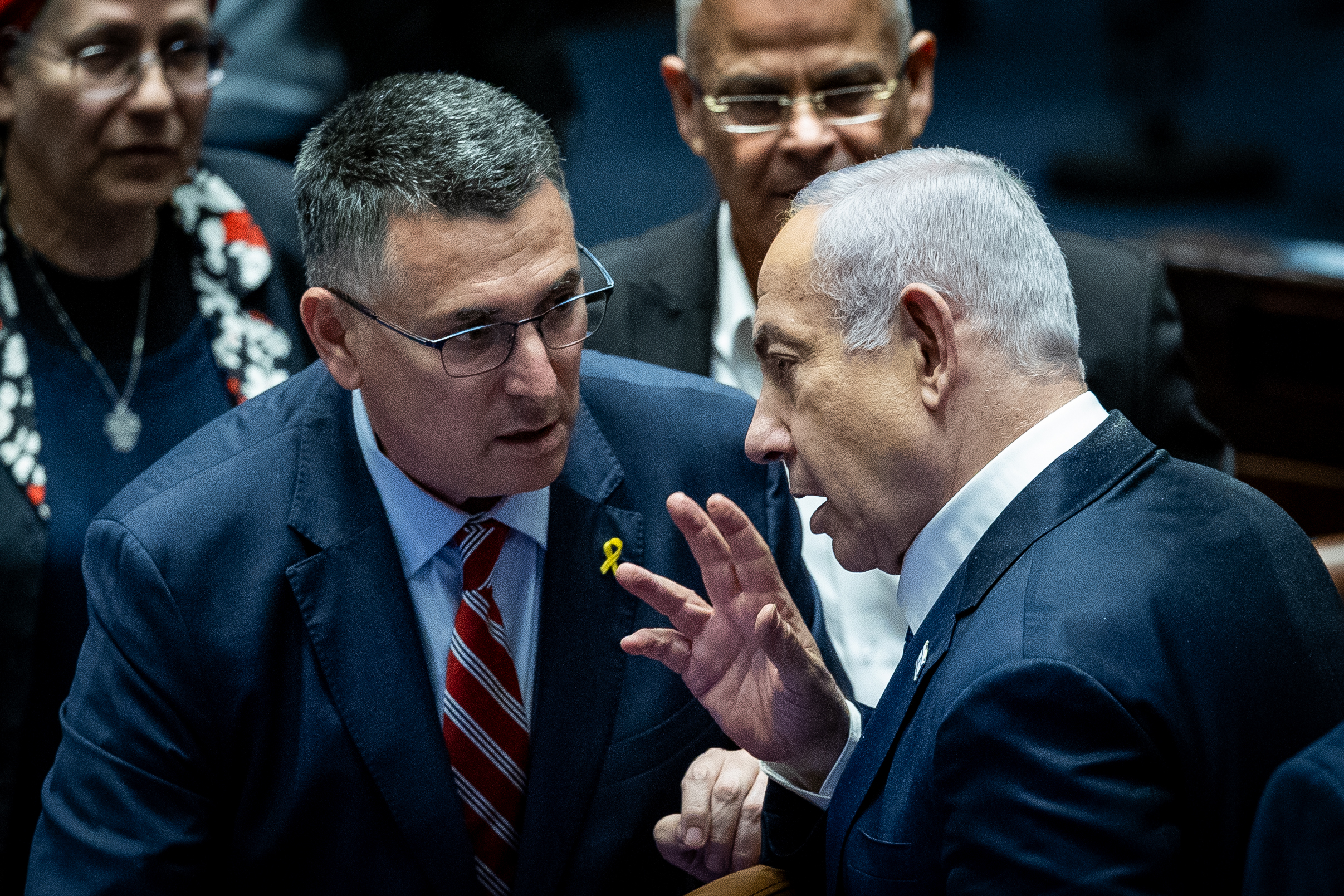MIDEAST ISRAEL POLITICS שר החוץ גדעון סער וראש הממשלה בנימין נתניהו בכנסת, נובמבר 2024 (צילום: יונתן זינדל / פלאש90)