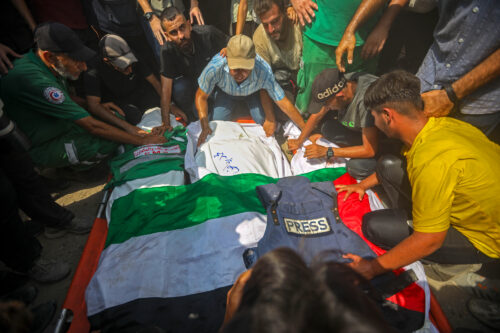 טרוריסט או עיתונאי? התשובה של דובר צה"ל אינה משכנעת