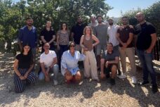 הבנו אמת פשוטה: לשני העמים שלנו זיקה היסטורית ולאומית עמוקה לארץ הזו, ואף אחד לא הולך לשום מקום. חברי תנועת "הפדרליסטים הצעירים" (צילום: באדיבות הפדרליסטים הצעירים) הבנו אמת פשוטה: לשני העמים שלנו זיקה היסטורית ולאומית עמוקה לארץ הזו, ואף אחד לא הולך לשום מקום. חברי תנועת "הפדרליסטים הצעירים" (צילום: באדיבות הפדרליסטים הצעירים)